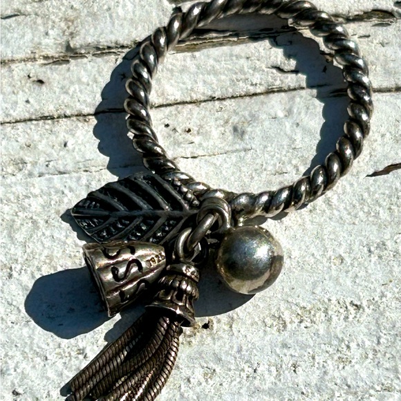 Sterling Silver ring with sterling tassel - Picture 4 of 5